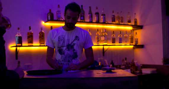 Naïve Bar